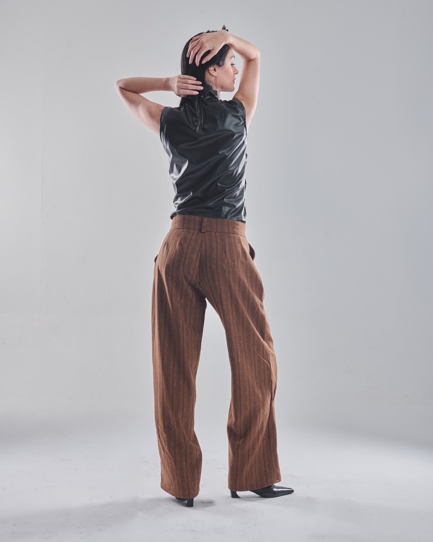 Knot pants in brown