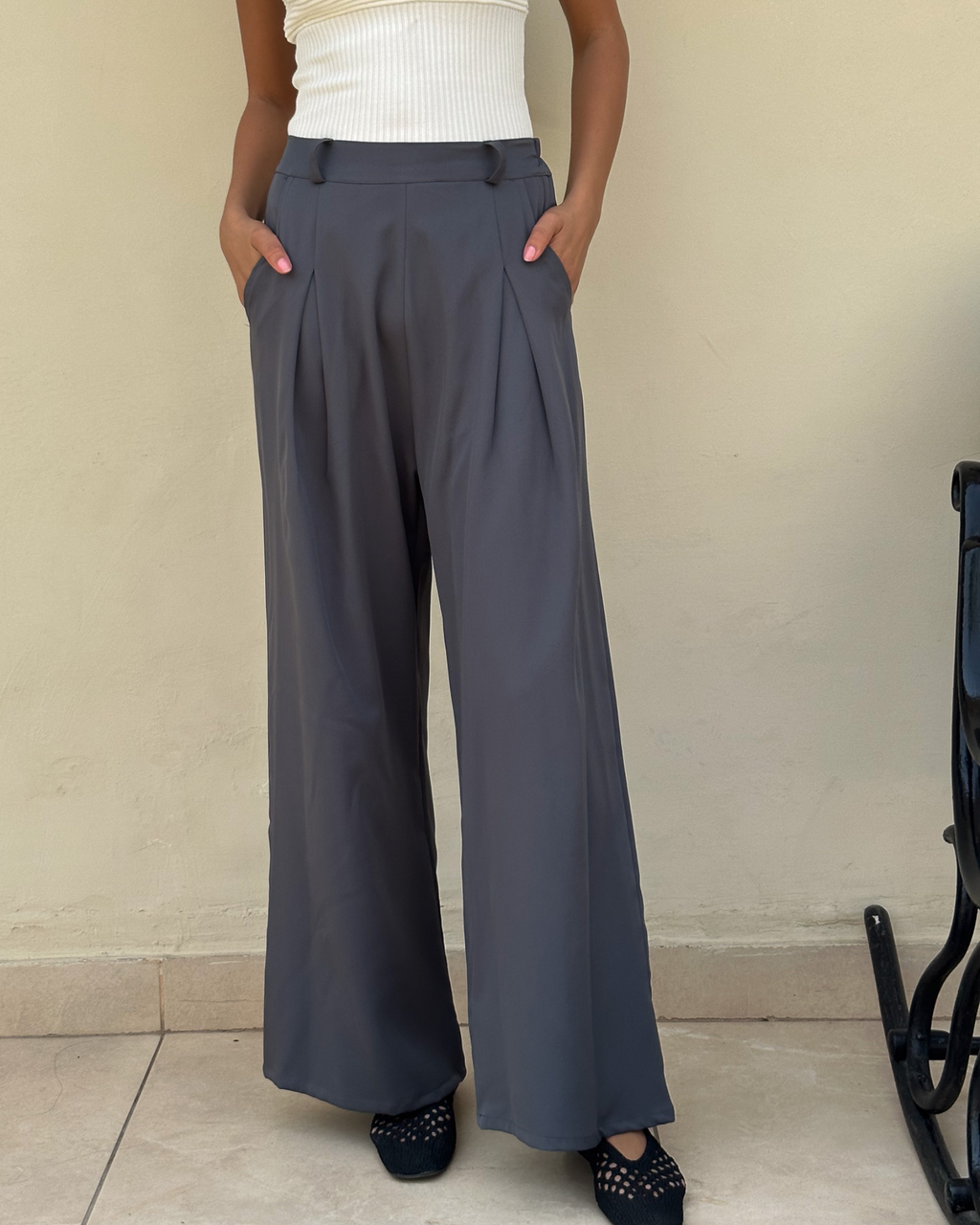 Main pants in grey