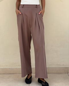 Main pants in dark beige