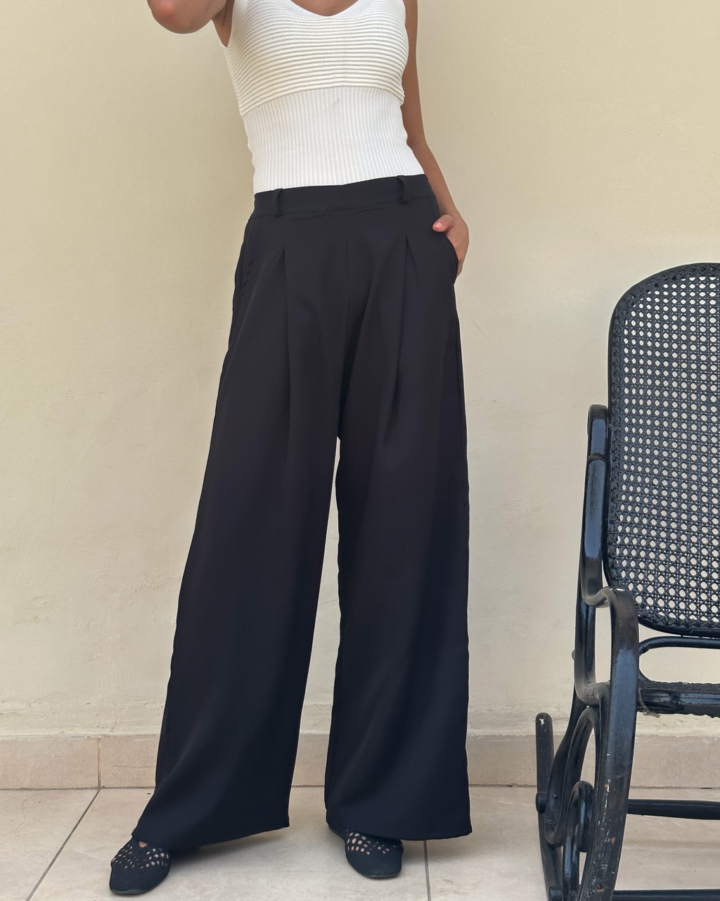 Main pants in black