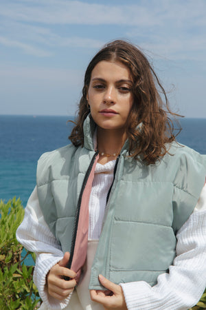 Cropped waterproof vest in mint