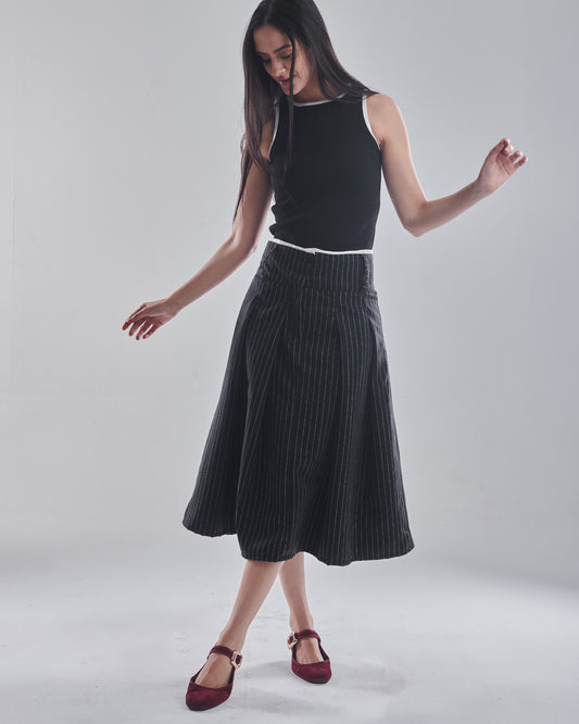 Low waist midi skirt in black