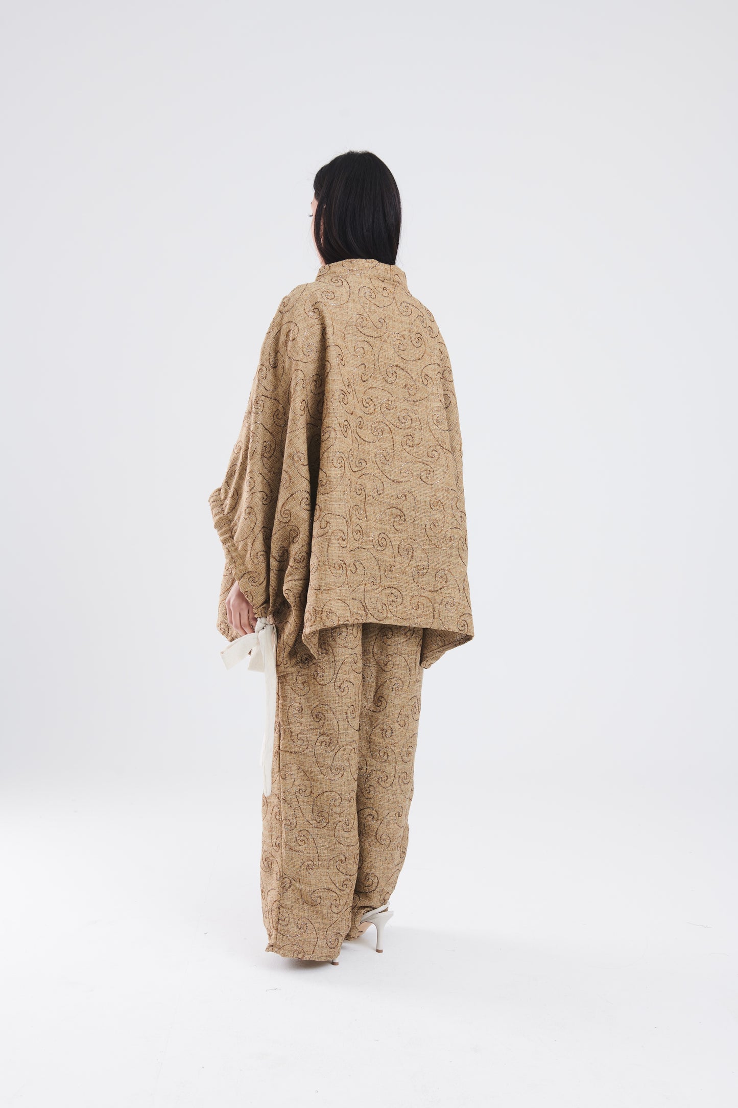 Textured kimono in brown