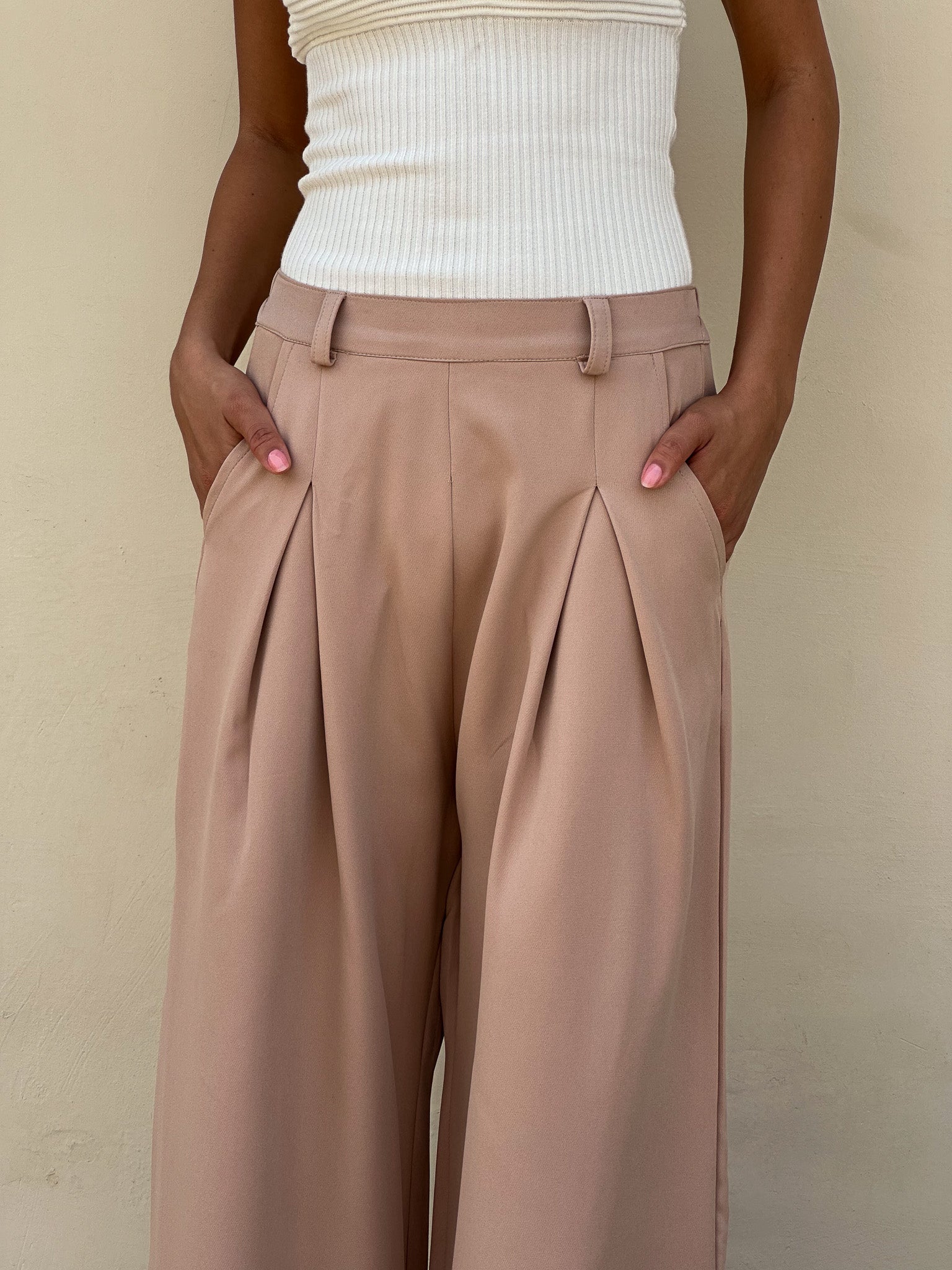 Main pants in beige