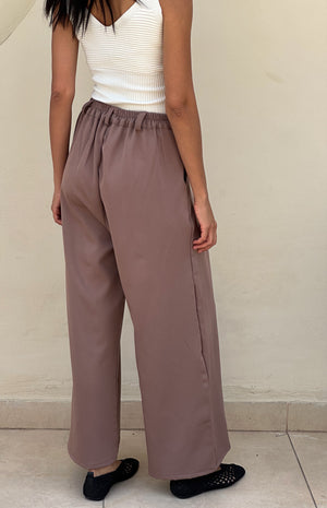 Main pants in dark beige