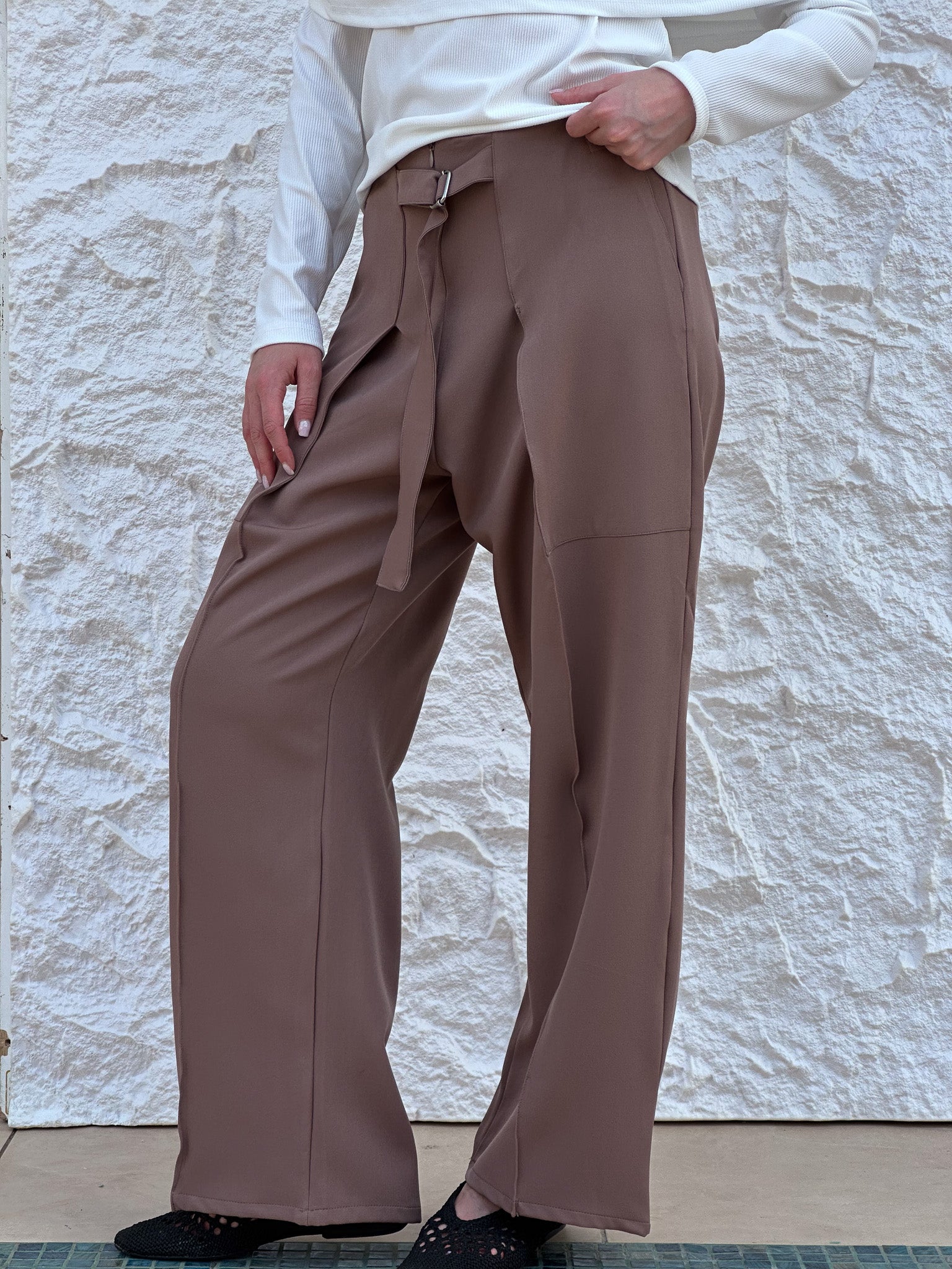 Elite pants in dark beige