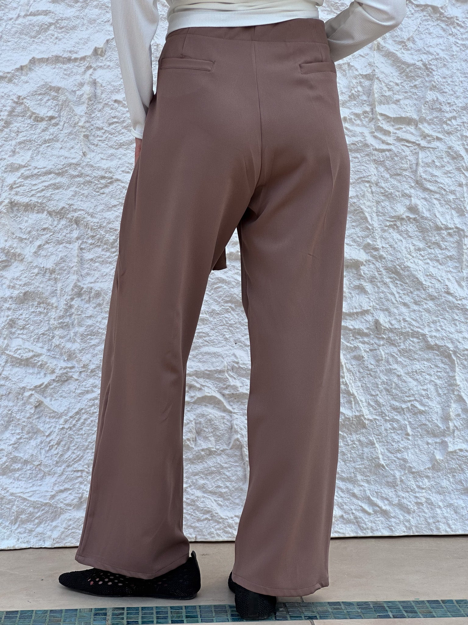 Elite pants in dark beige