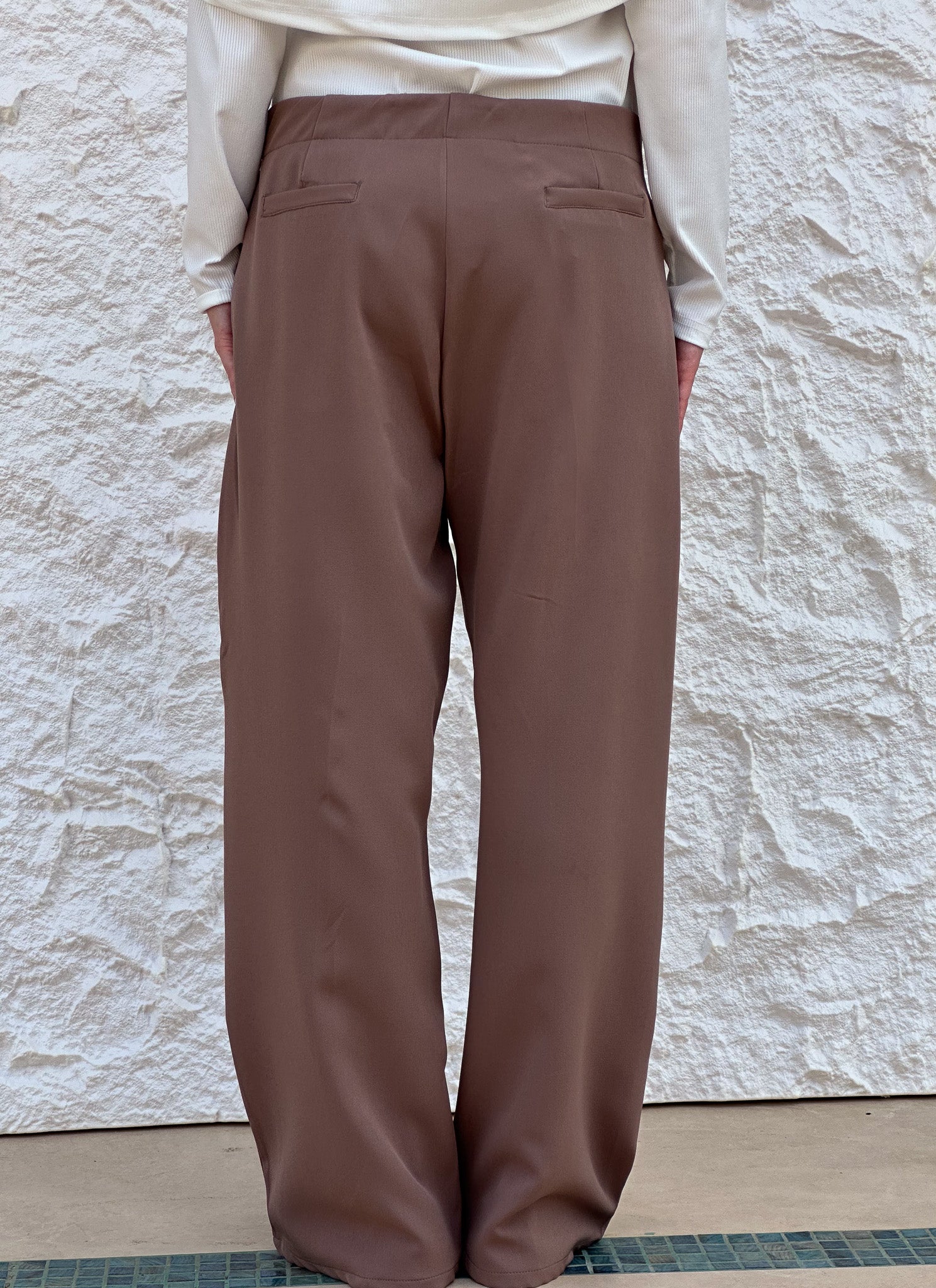 Elite pants in dark beige