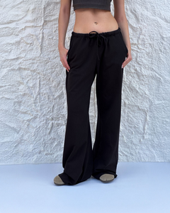 Relaxed pants in black