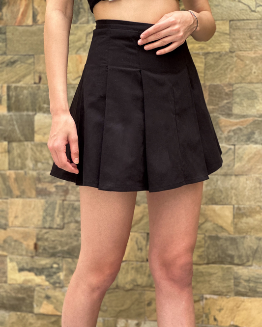 Pleated mini skirt in black