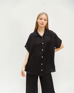 Pleated shirt in black