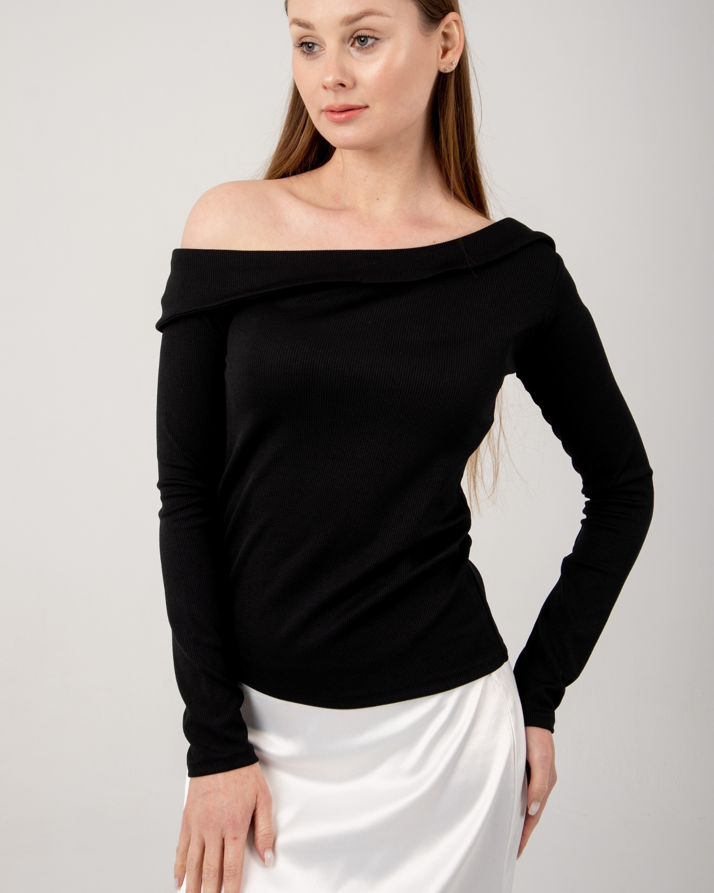 Off shoulder top in black