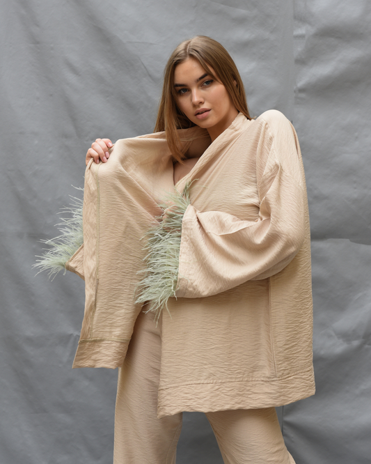 Plume kimono in beige