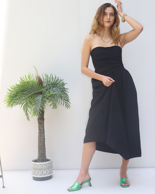 Flatter dress in black